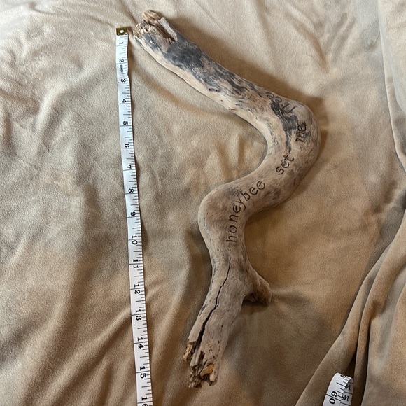 “Honeybee set me free” driftwood - Picture 5 of 5